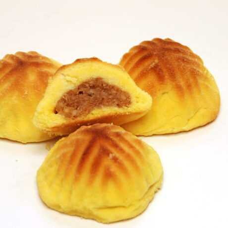 Świeże ciasteczka mamoul maamoul maamul z nadzieniem z orzechów włoskich