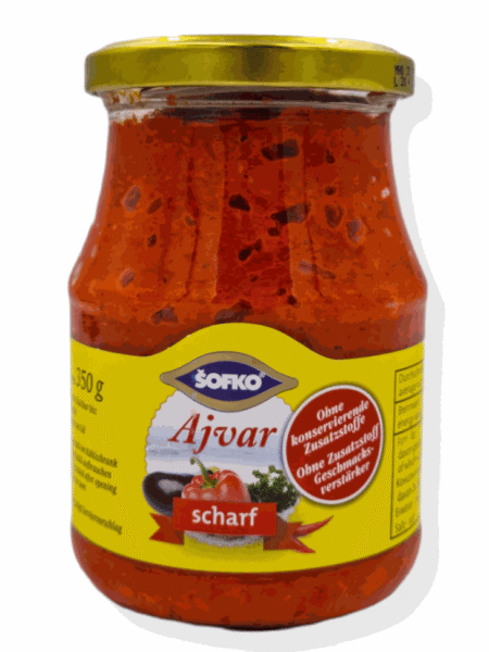ajvar, czyli pasta z papryki i bakłażana z przyprawami, używana jako smarowidło, lub dodatek do dań, w szklanym słoiku