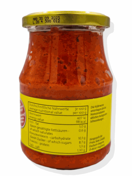 ajvar, czyli pasta z papryki i bakłażana z przyprawami, używana jako smarowidło, lub dodatek do dań, w szklanym słoiku