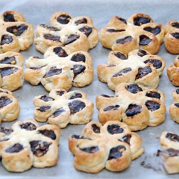 arabskie ciasteczka w kształcie kwiatków