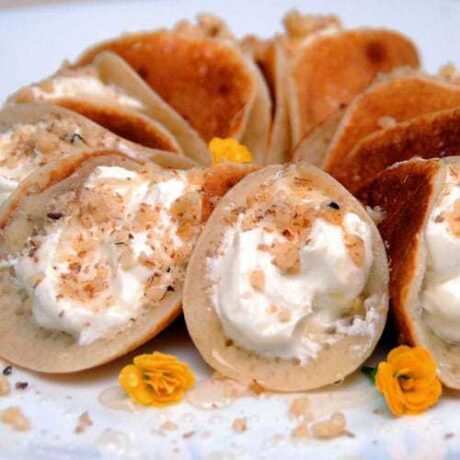 ciasteczka qatayef, czyli arabska słodycz przygotowywana tradycyjnie w ramadanie